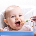 Βρεφική διατροφή: σημαντικές λεπτομέρειες για τους γονείς